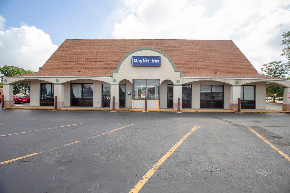 Hotel O Daylight Inn Elkhart I-90, IN